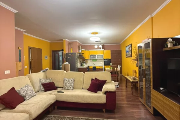 Appartamento in affitto a Tirana 2+1, Arredato