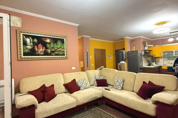 Appartamento in affitto a Tirana 2+1, Arredato