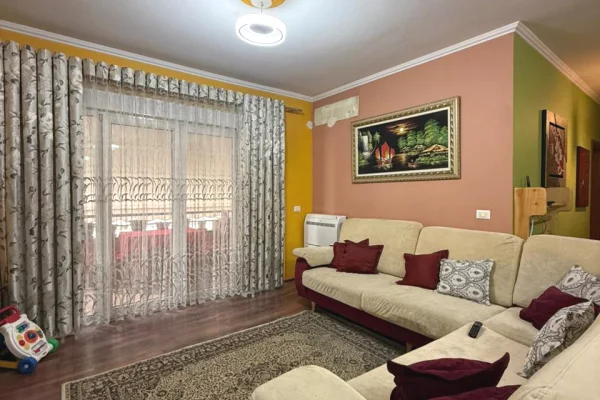 Appartamento in affitto a Tirana 2+1, Arredato