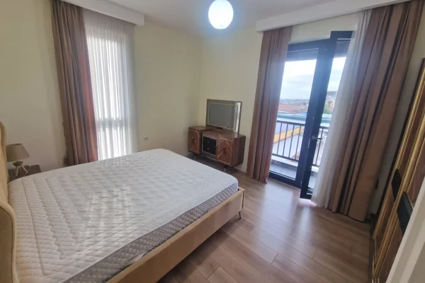Shtepi me qera Apartament ne Tirane, 2+1, Mobilimi E mobiluar, Pagesa 800  Euro.
