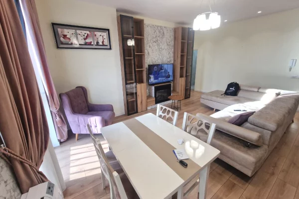 Shtepi me qera Apartament ne Tirane, 2+1, Mobilimi E mobiluar, Pagesa 800  Euro.