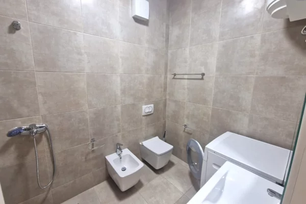 Shtepi me qera Apartament ne Tirane, 2+1, Mobilimi E mobiluar, Pagesa 800  Euro.