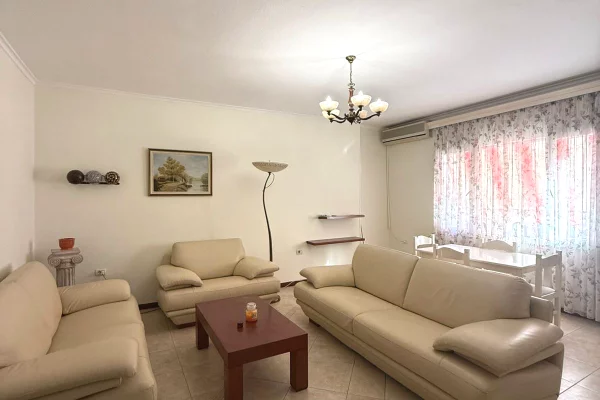 Appartamento in affitto a Tirana 2+1, Arredato