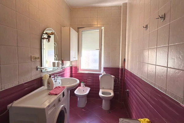 Appartamento in affitto a Tirana 2+1, Arredato