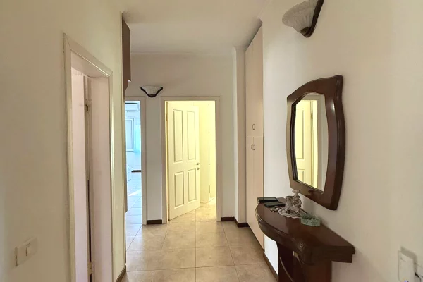 Appartamento in affitto a Tirana 2+1, Arredato