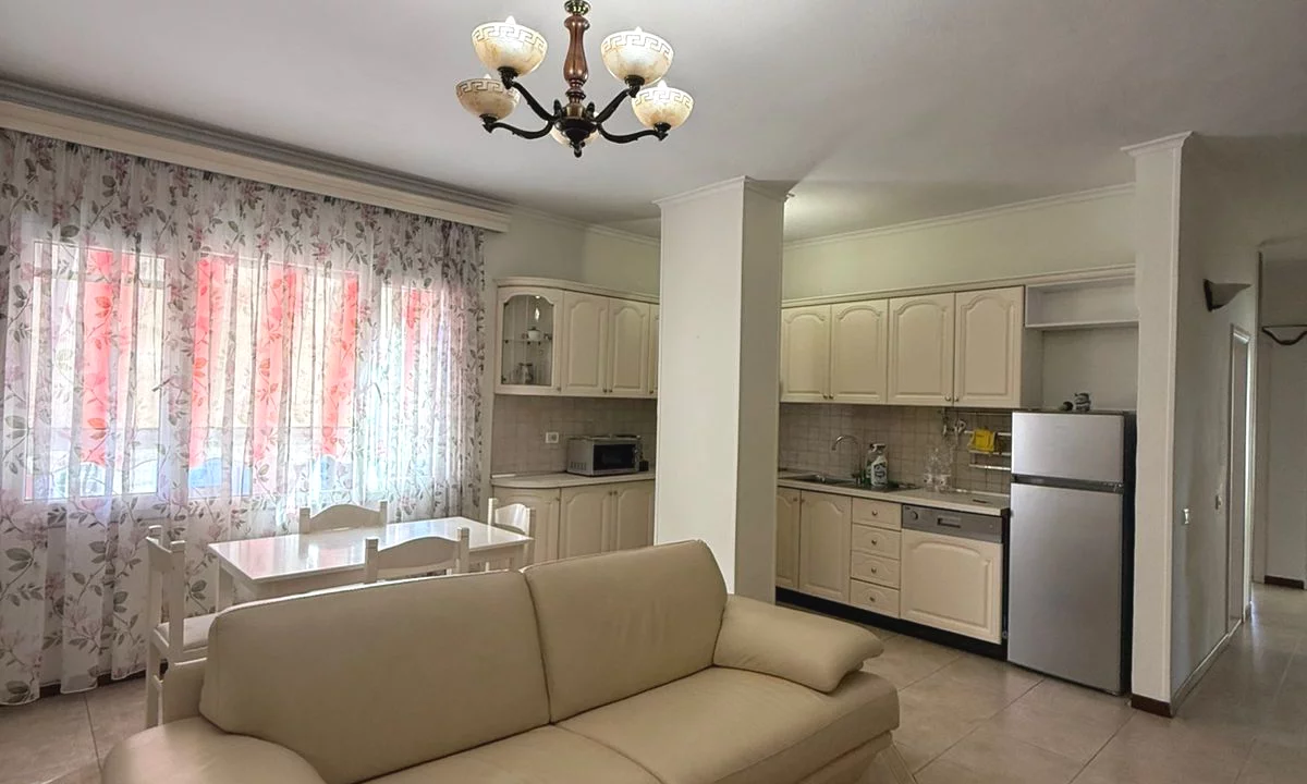 Appartamento in affitto a Tirana 2+1, Arredato