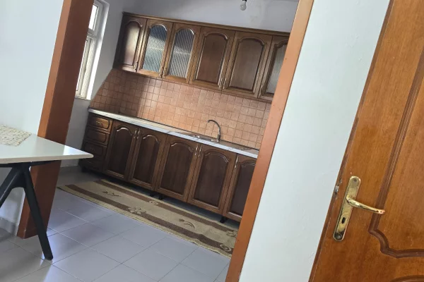 Appartamento in affitto a Tirana 2+1, Arredato