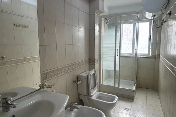 Appartamento in vendita a Tirana 2+1, Arredato