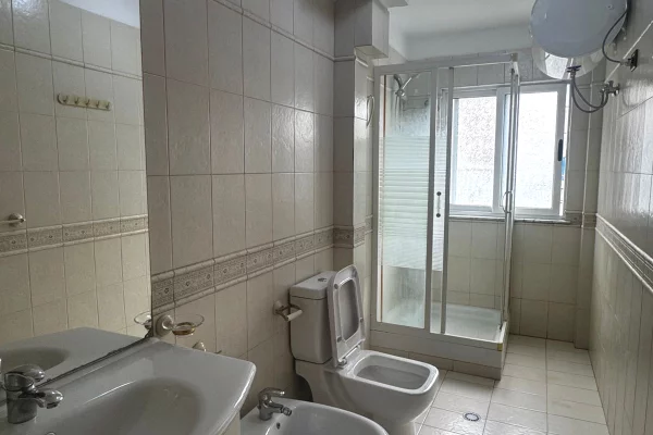 Appartamento in vendita a Tirana 2+1, Arredato