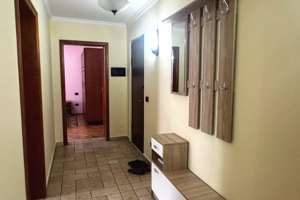 Appartamento in vendita a Tirana 2+1, Arredato