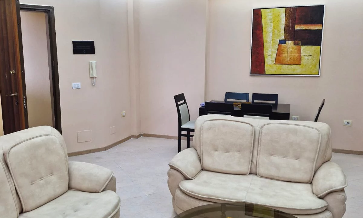 Appartamento in affitto a Tirana 2+1, Arredato