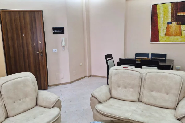 Appartamento in affitto a Tirana 2+1, Arredato