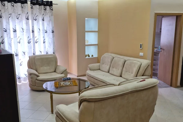 Appartamento in affitto a Tirana 2+1, Arredato