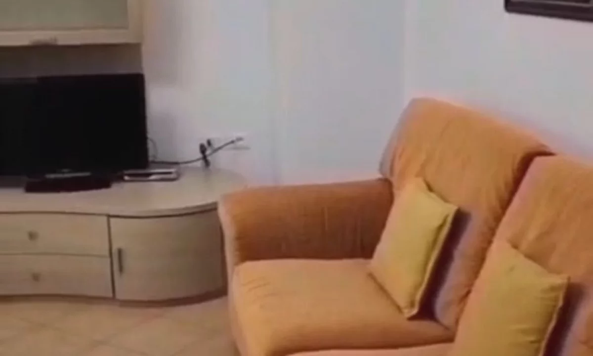 Shtepi me qera Apartament ne Tirane, 2+1, Mobilimi E mobiluar, Pagesa 650  Euro.