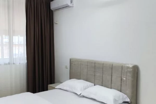 Shtepi me qera Apartament ne Tirane, 1+1, Mobilimi E mobiluar, Pagesa 1,000  Euro.