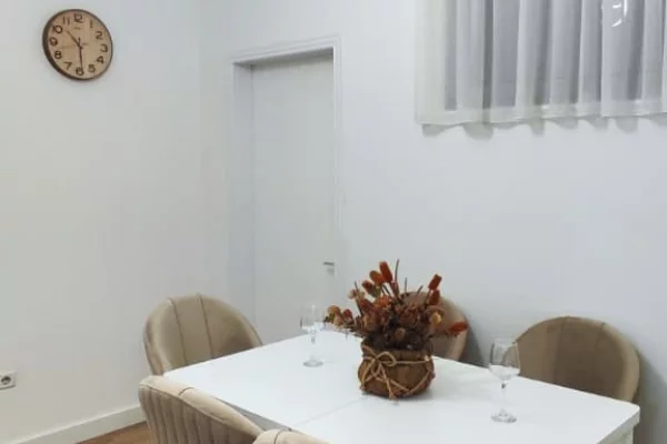 Shtepi me qera Apartament ne Tirane, 1+1, Mobilimi E mobiluar, Pagesa 1,000  Euro.