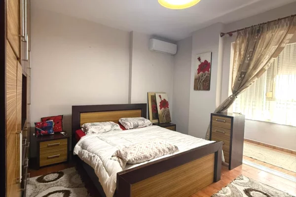 Shtepi me qera Apartament ne Tirane, 2+1, Mobilimi E mobiluar, Pagesa 600  Euro.