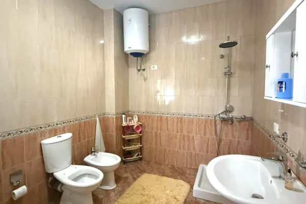 Shtepi me qera Apartament ne Tirane, 2+1, Mobilimi E mobiluar, Pagesa 600  Euro.
