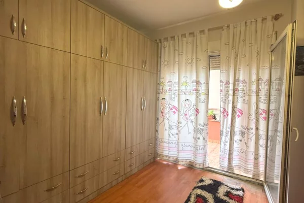 Shtepi me qera Apartament ne Tirane, 2+1, Mobilimi E mobiluar, Pagesa 600  Euro.
