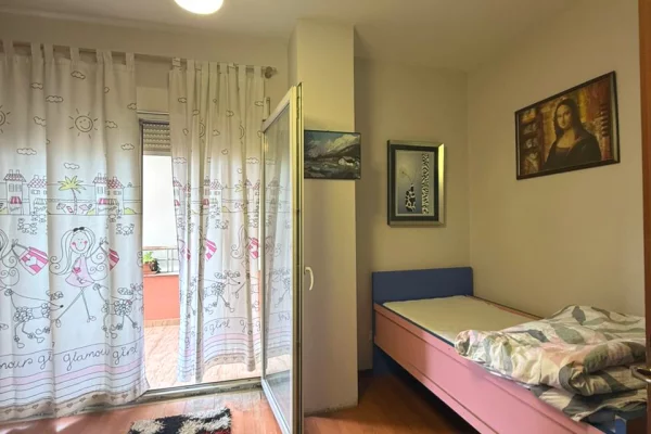 Shtepi me qera Apartament ne Tirane, 2+1, Mobilimi E mobiluar, Pagesa 600  Euro.