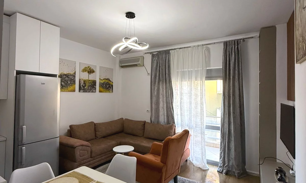 Shtepi me qera Apartament ne Tirane, 1+1, Mobilimi E mobiluar, Pagesa 400  Euro.