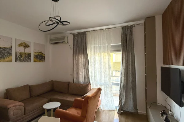 Shtepi me qera Apartament ne Tirane, 1+1, Mobilimi E mobiluar, Pagesa 400  Euro.