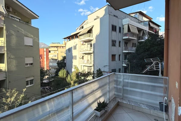 Shtepi me qera Apartament ne Tirane, 1+1, Mobilimi E mobiluar, Pagesa 400  Euro.