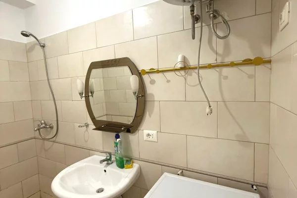 Shtepi me qera Apartament ne Tirane, 1+1, Mobilimi E mobiluar, Pagesa 400  Euro.