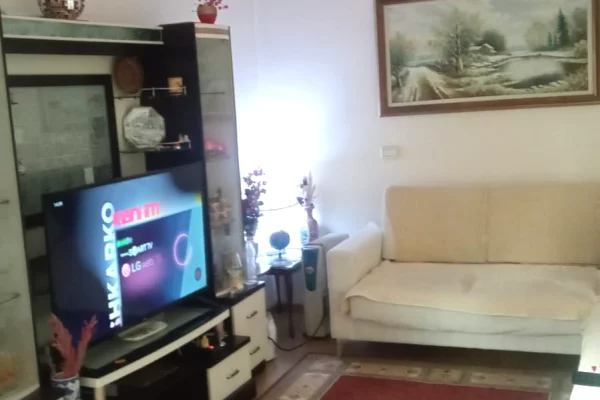 Shtepi me qera 2+1 ne Tirane - 450 Euro