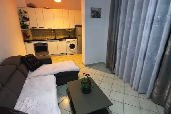 Shtepi me qera Apartament ne Tirane, 2+1, Mobilimi E mobiluar, Pagesa 85,000  Euro.
