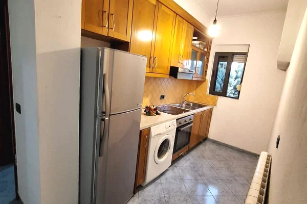 Shtepi me qera Apartament ne Tirane, 2+1, Mobilimi E mobiluar, Pagesa 500  Euro.