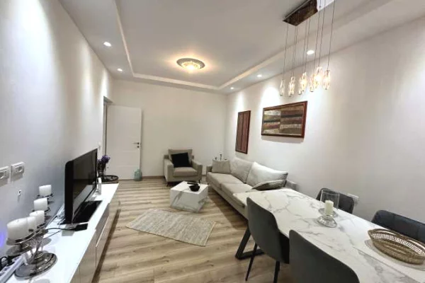 Shtepi me qera Apartament ne Tirane, 2+1, Mobilimi E mobiluar, Pagesa 550  Euro.