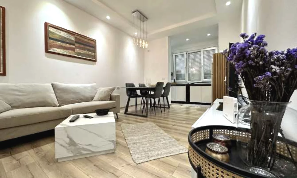 Shtepi me qera Apartament ne Tirane, 2+1, Mobilimi E mobiluar, Pagesa 550  Euro.