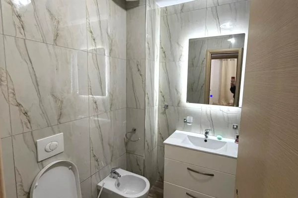 Shtepi me qera Apartament ne Tirane, 2+1, Mobilimi E mobiluar, Pagesa 700  Euro.