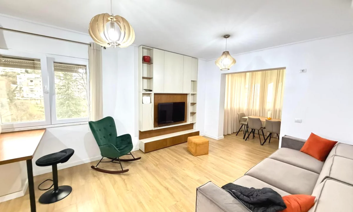 Shtepi me qera Apartament ne Tirane, 2+1, Mobilimi E mobiluar, Pagesa 700  Euro.