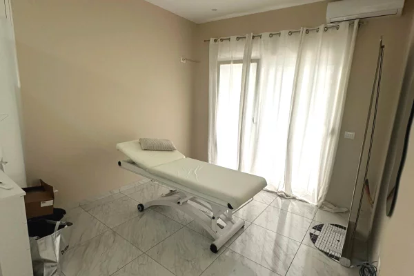 JEPET ME QIRA AMBIENT BIZNESI TEK KOMUNA E PARISIT 