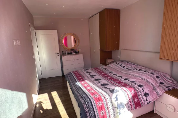 Shtepi me qera Apartament ne Tirane, 2+1, Mobilimi E mobiluar, Pagesa 140,000  Euro.