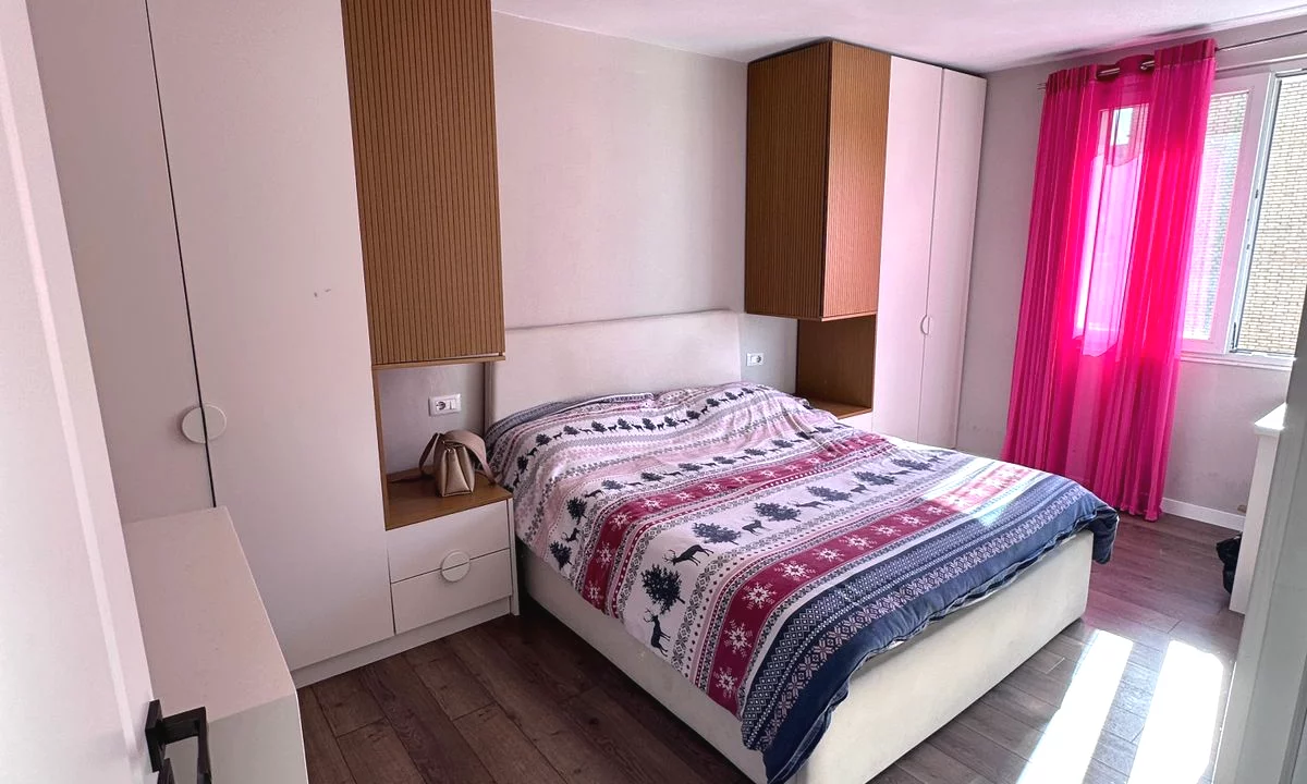 Shtepi me qera Apartament ne Tirane, 2+1, Mobilimi E mobiluar, Pagesa 140,000  Euro.