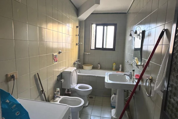 Shtepi me qera Apartament ne Tirane, 2+1, Mobilimi E mobiluar, Pagesa 600  Euro.