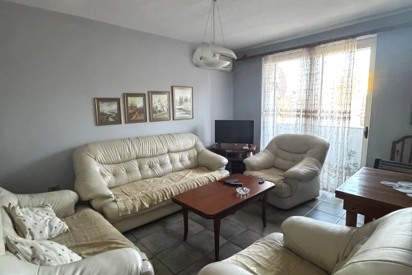 Shtepi me qera Apartament ne Tirane, 2+1, Mobilimi E mobiluar, Pagesa 600  Euro.