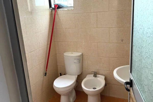 Shtepi me qera Apartament ne Tirane, 1+1, Mobilimi E mobiluar, Pagesa 250  Euro.