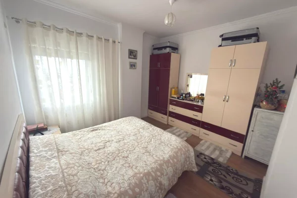 Shtepi ne shitje Apartament ne Tirane, 2+1, Mobilimi E mobiluar, Pagesa 115,000  Euro.