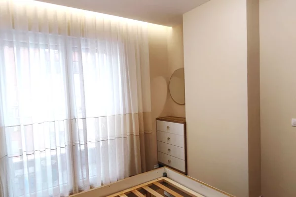 Shtepi me qera Apartament ne Tirane, 1+1, Mobilimi E mobiluar, Pagesa 700  Euro.