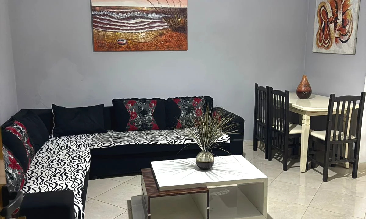 Shtepi me qera Apartament ne Tirane, 1+1, Mobilimi E mobiluar, Pagesa 450  Euro.