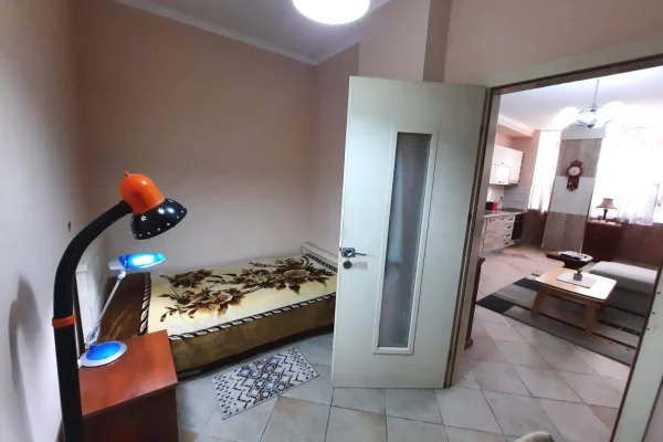 Shtepi ne shitje Apartament ne Tirane, 2+1, Mobilimi E mobiluar, Pagesa 145,000  Euro.