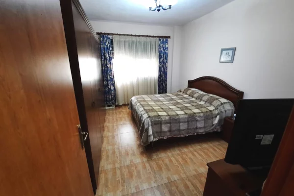 Shtepi ne shitje Apartament ne Tirane, 2+1, Mobilimi E mobiluar, Pagesa 145,000  Euro.