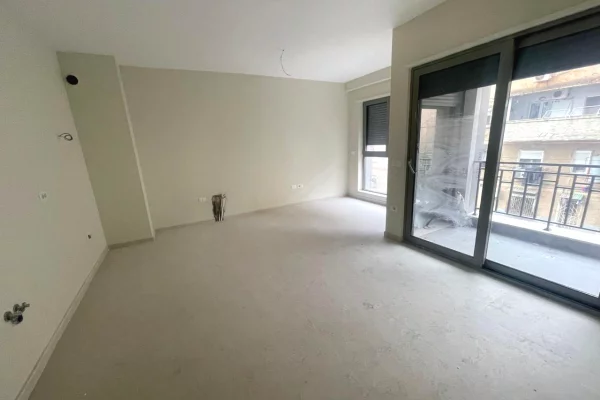 APARTAMENT 1+1 PER SHITJE TEK SHKOLLA E KUQE 