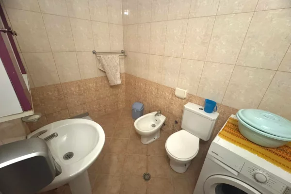 Shtepi me qera Apartament ne Tirane, 2+1, Mobilimi E mobiluar, Pagesa 500  Euro.