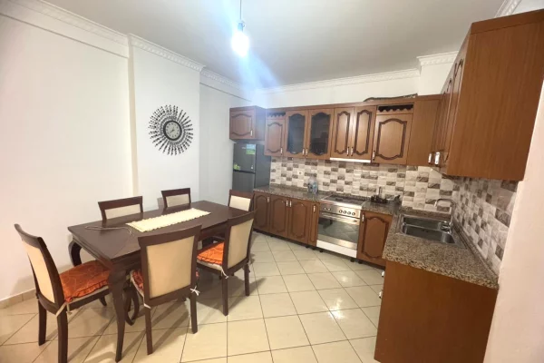 Shtepi me qera Apartament ne Tirane, 2+1, Mobilimi E mobiluar, Pagesa 500  Euro.