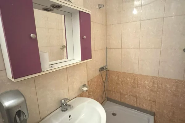 Shtepi me qera Apartament ne Tirane, 2+1, Mobilimi E mobiluar, Pagesa 500  Euro.